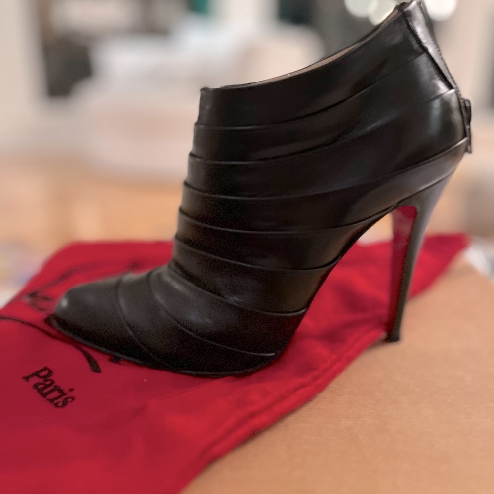 Christian Louboutin shoe booties EUC!